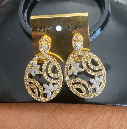 Round Earring with Grey Flower - E18