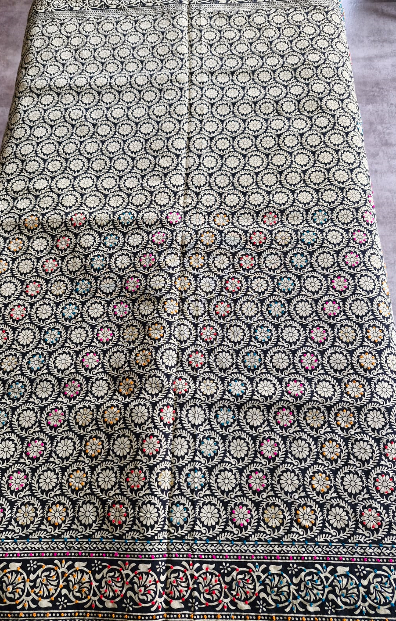 Handwoven Banarasi Saree with Meenakari Work - SRC4